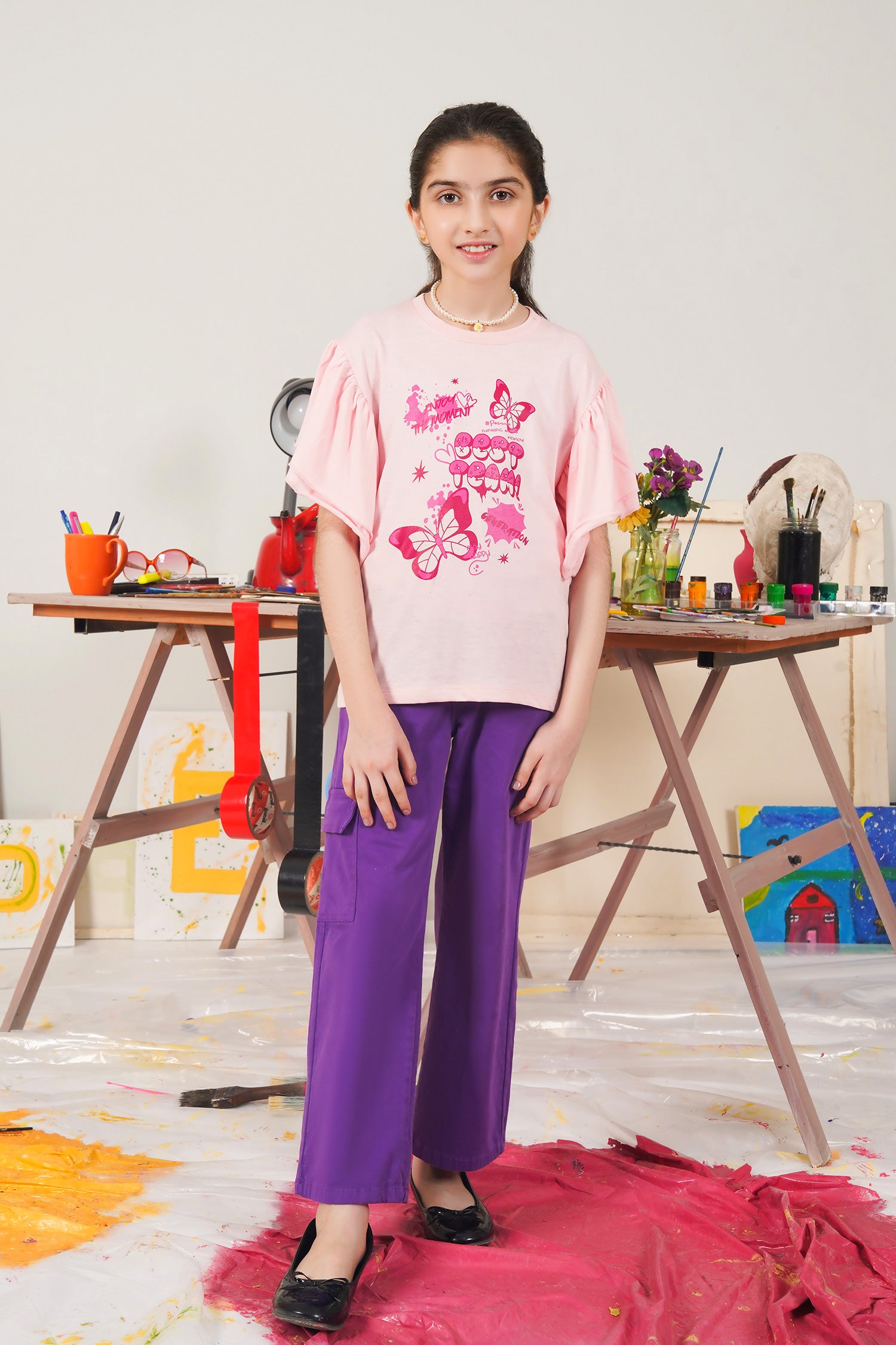 RUFFLED SLEEVE GRAPHIC T-SHIRT