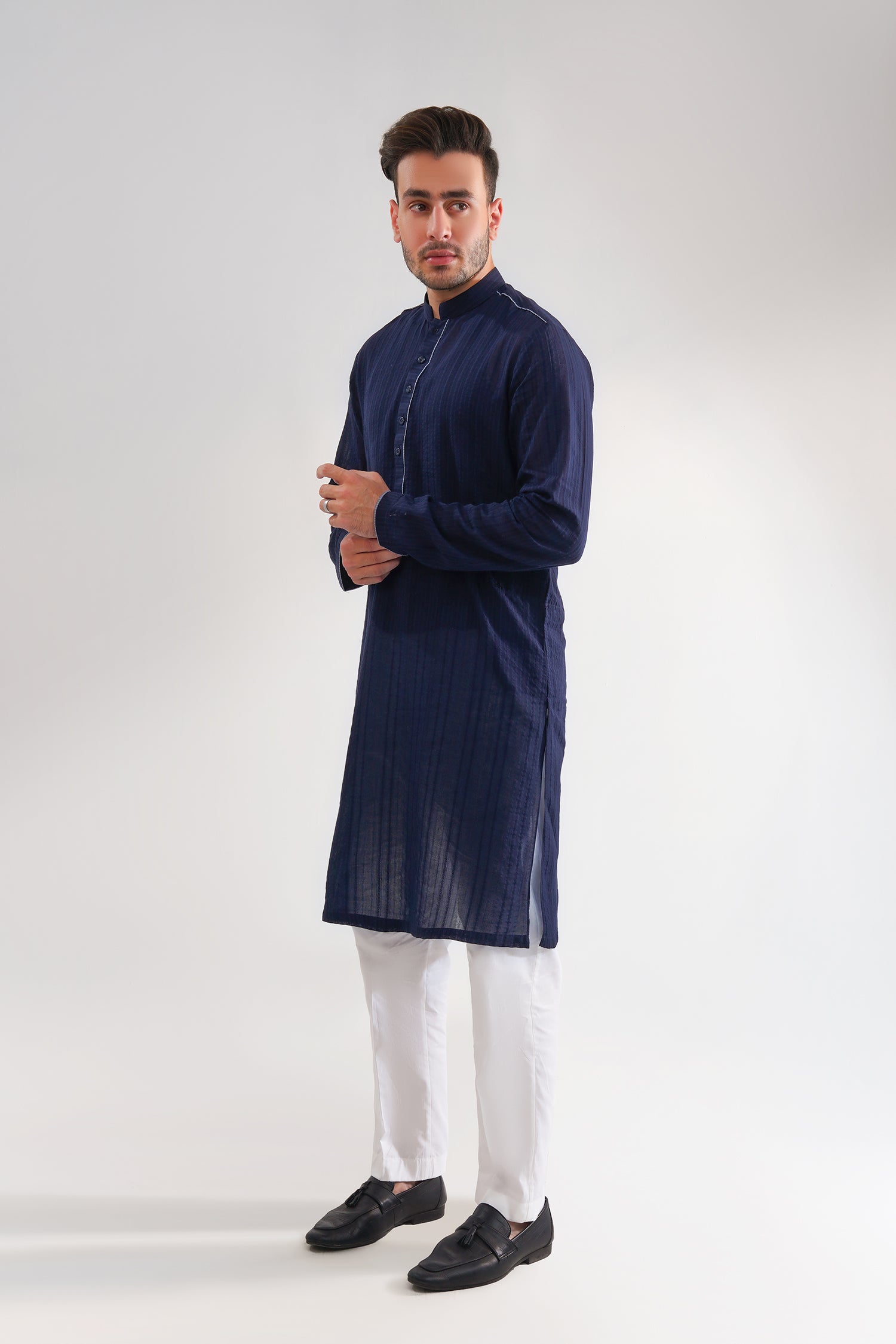 Men Navy Self Textured Kurta