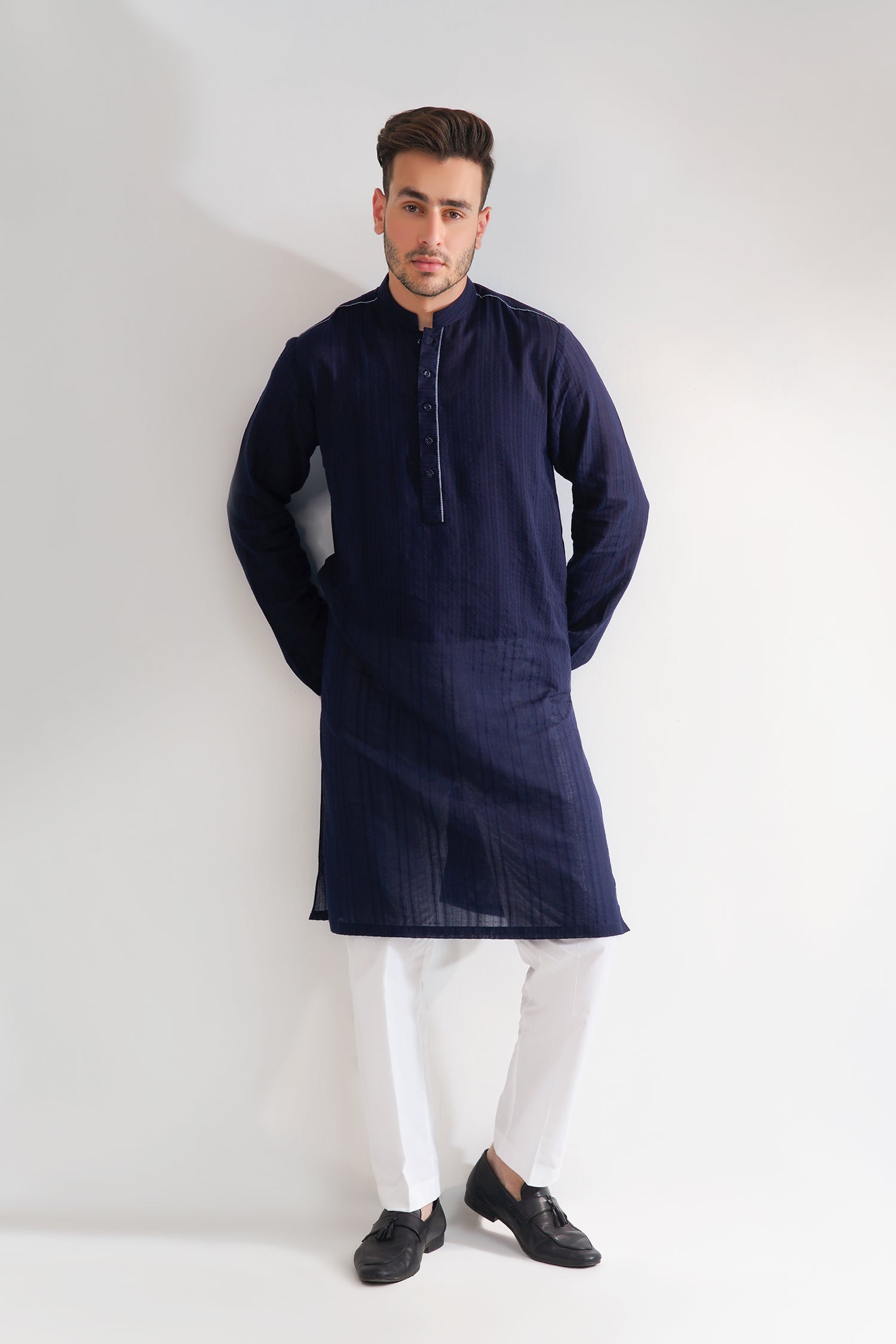 Men Navy Self Textured Kurta